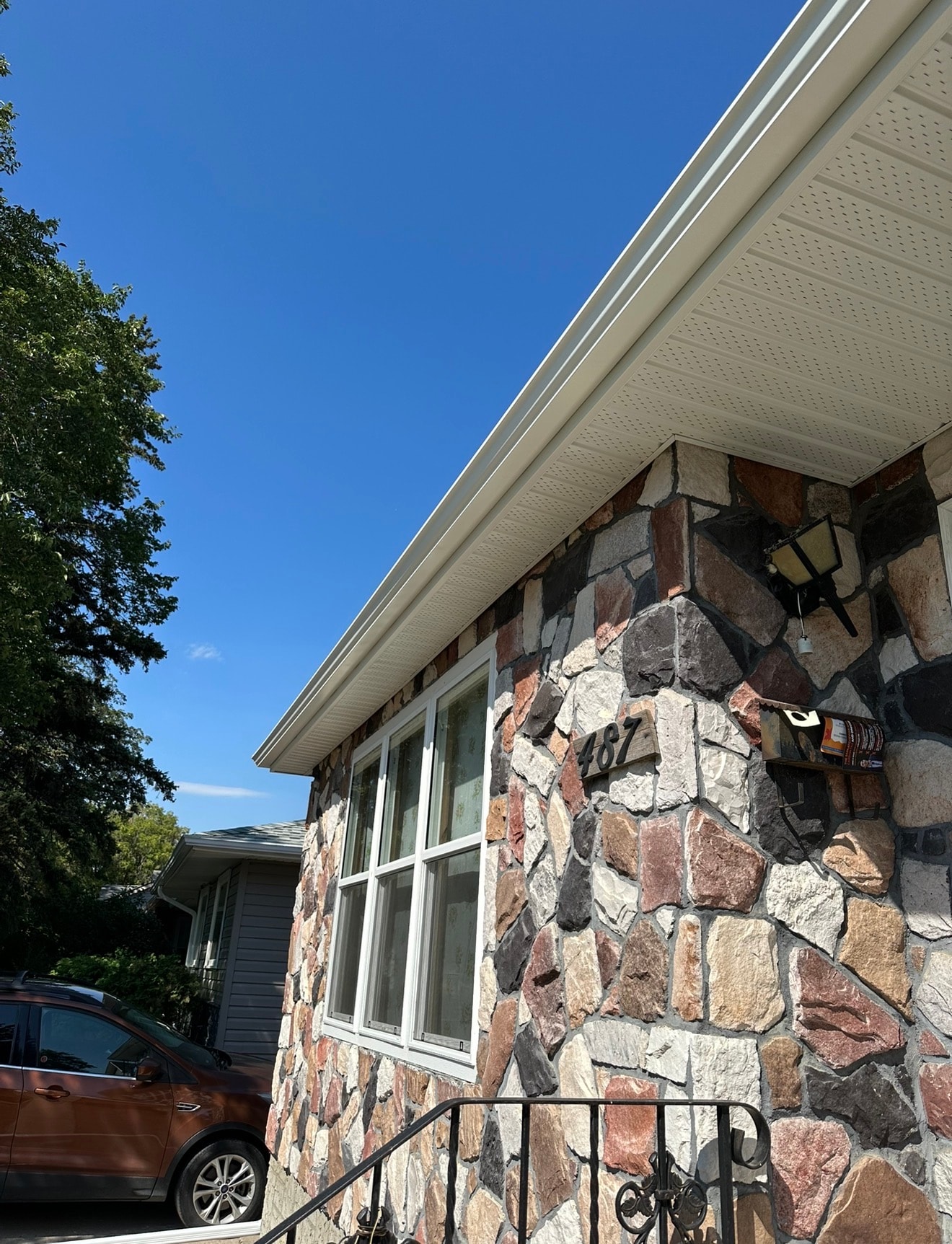Soffit and eavestrough installation Regina home